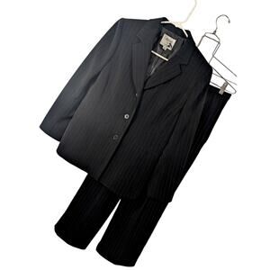 COLLECTIONS FOR LE SUIT! BLACK W/WHITE PINSTRIPE 2 PC JACKET, PANTS SUIT! SZ 10P